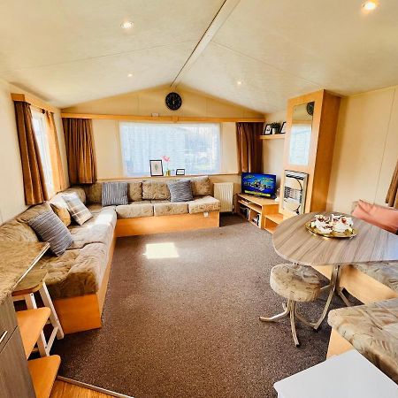 Lola'S Caravan. Your Home Away From Home. Parkeston Екстериор снимка
