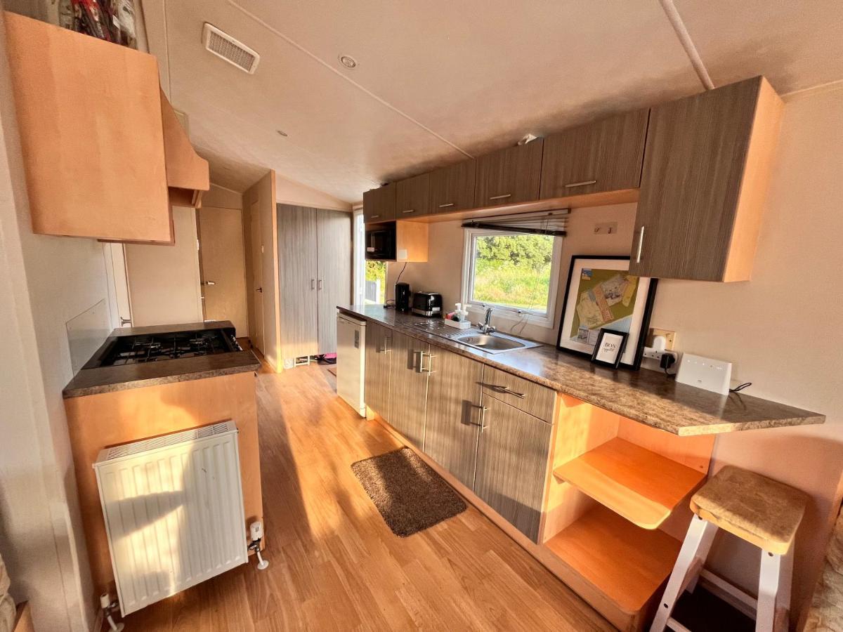 Lola'S Caravan. Your Home Away From Home. Parkeston Екстериор снимка