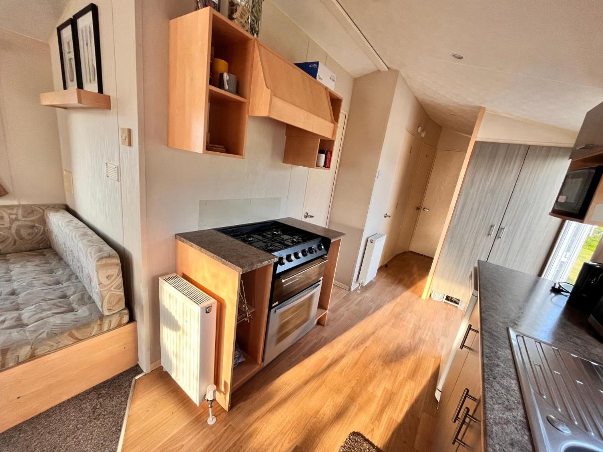 Lola'S Caravan. Your Home Away From Home. Parkeston Екстериор снимка
