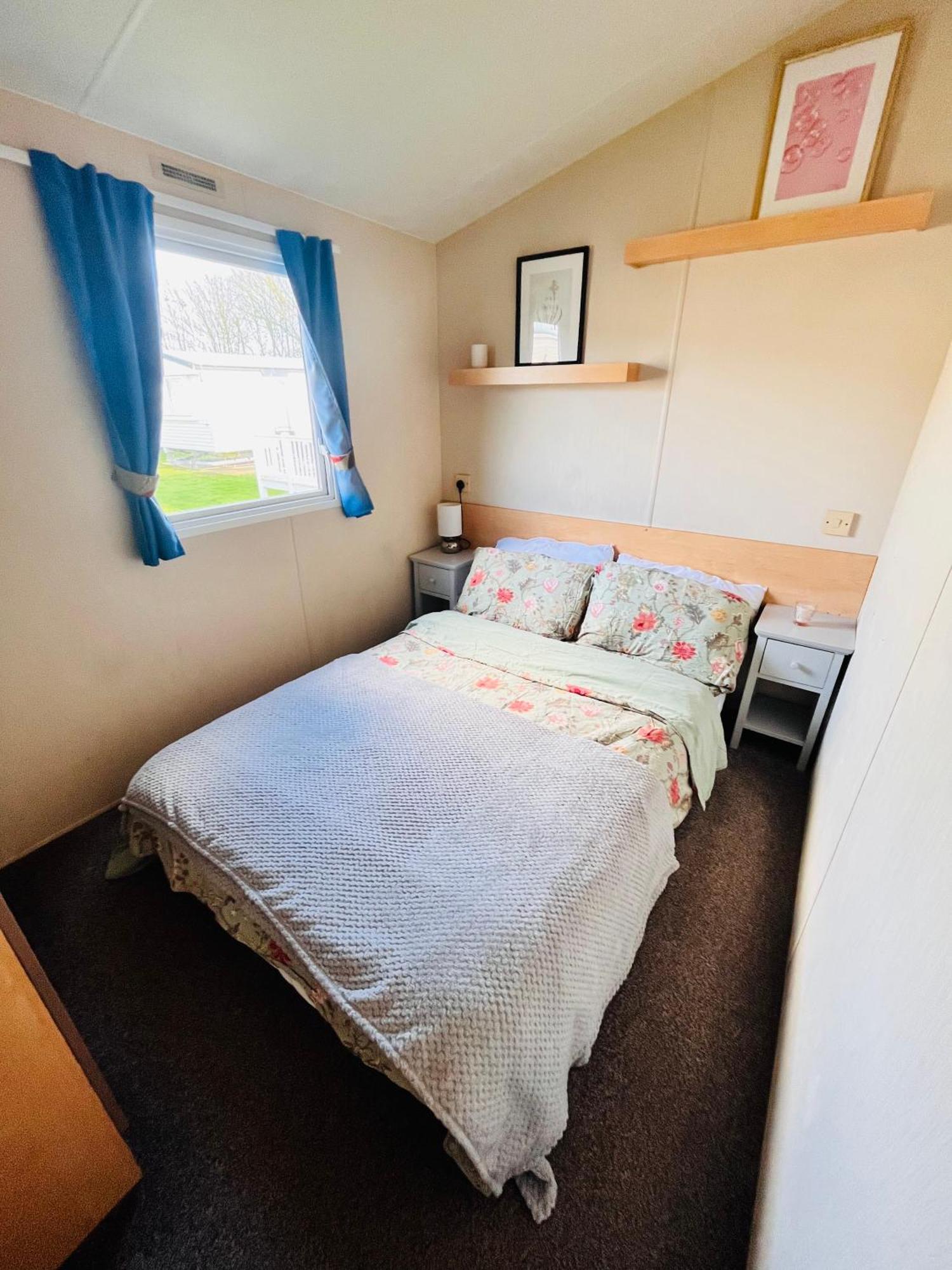 Lola'S Caravan. Your Home Away From Home. Parkeston Екстериор снимка
