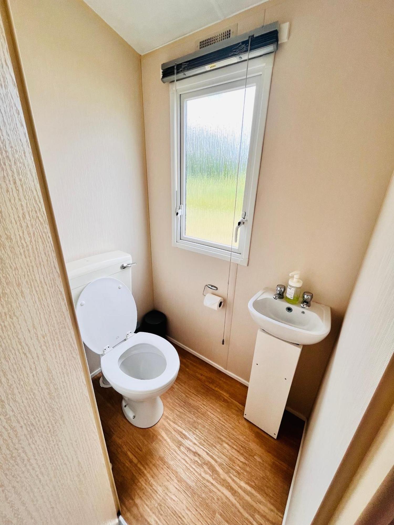 Lola'S Caravan. Your Home Away From Home. Parkeston Екстериор снимка